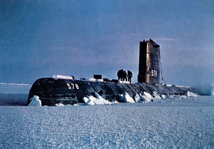 USS_Skate_%28SSN-578%29_surfaced_in_Arctic_-_1959.jpg