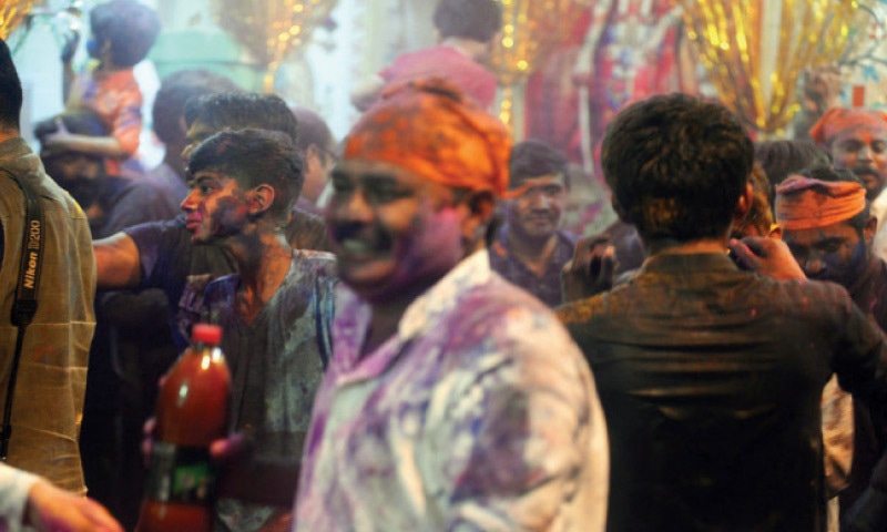 Hindus from the twin cities celebrate the festival of Holi at Krishna Mandir in Rawalpindi’s Saddar area on Friday night. — White Star