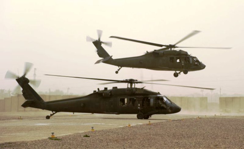 Blackhawk-helicotpers-Afghanistan-1.jpg