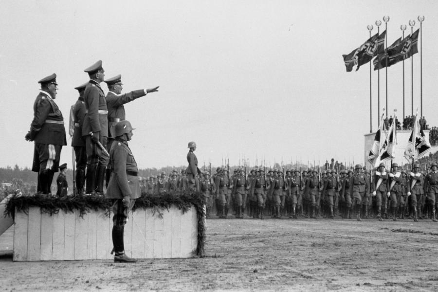 Parteitag-1937-Parade-dWehrmachtHitler.jpg