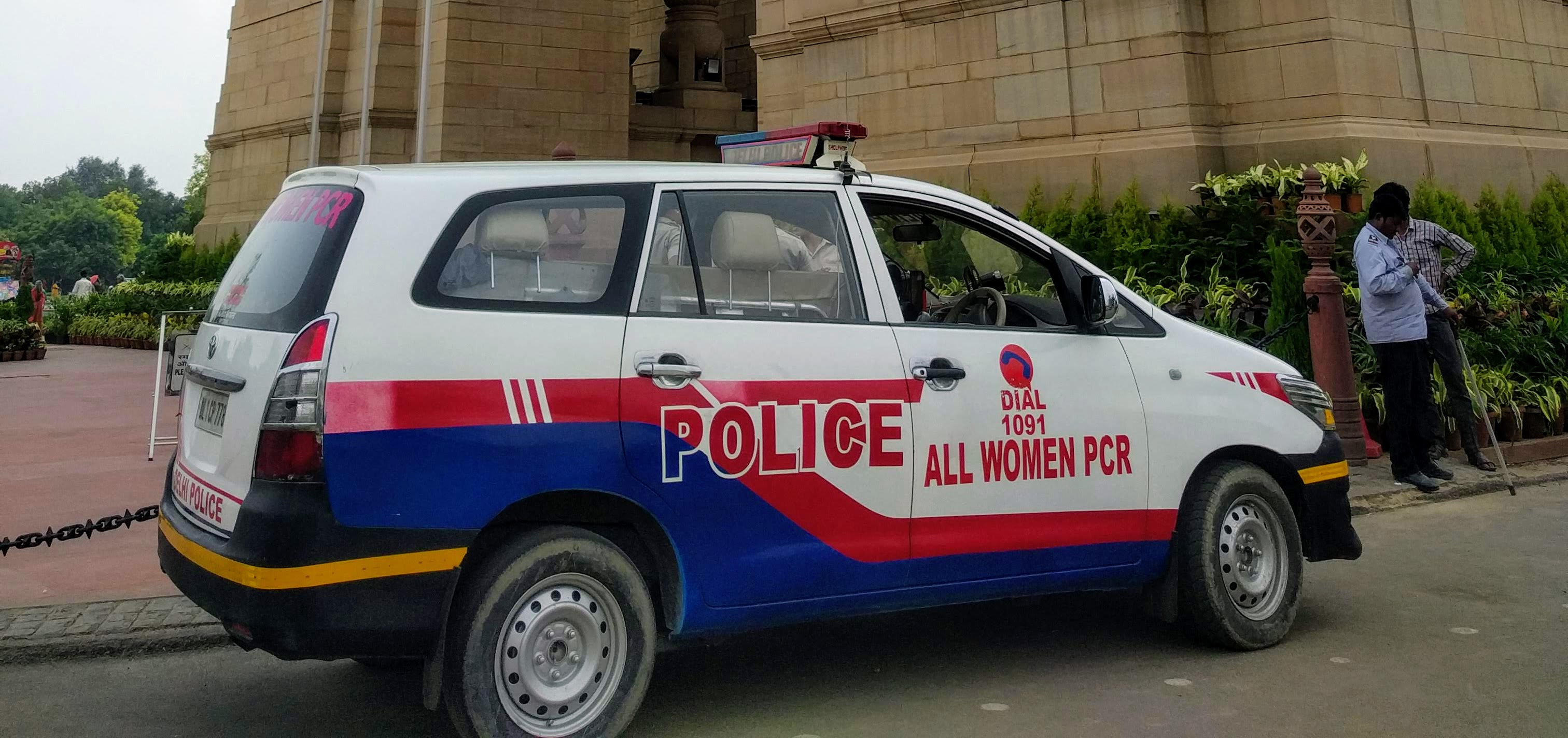 Delhi_Police_car_All_Women_PCR_vehicle_at_India_Gate.jpg