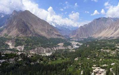 2-5m-tourists-from-parts-of-country-thronged-into-picturists-valleys-of-kp-1559997614-4995.jpg