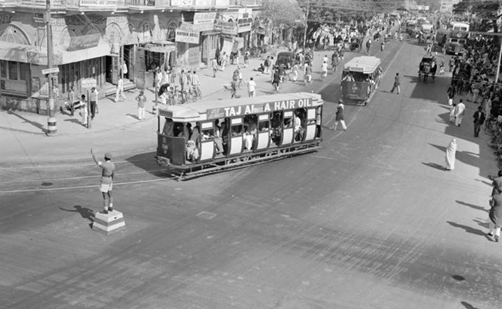 Trams-running-on-Karachi-Streets-in-1952.jpg