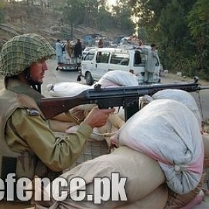 Paramilitary_soldier_in_Swat