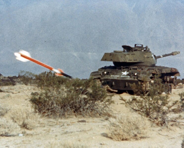 743px-AIM-9L_hits_tank_at_China_Lake_1971.jpg