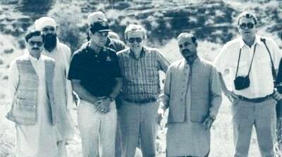 General+Retd+Hamid+Gul+&+Milt+Bearden+in+1987.jpg