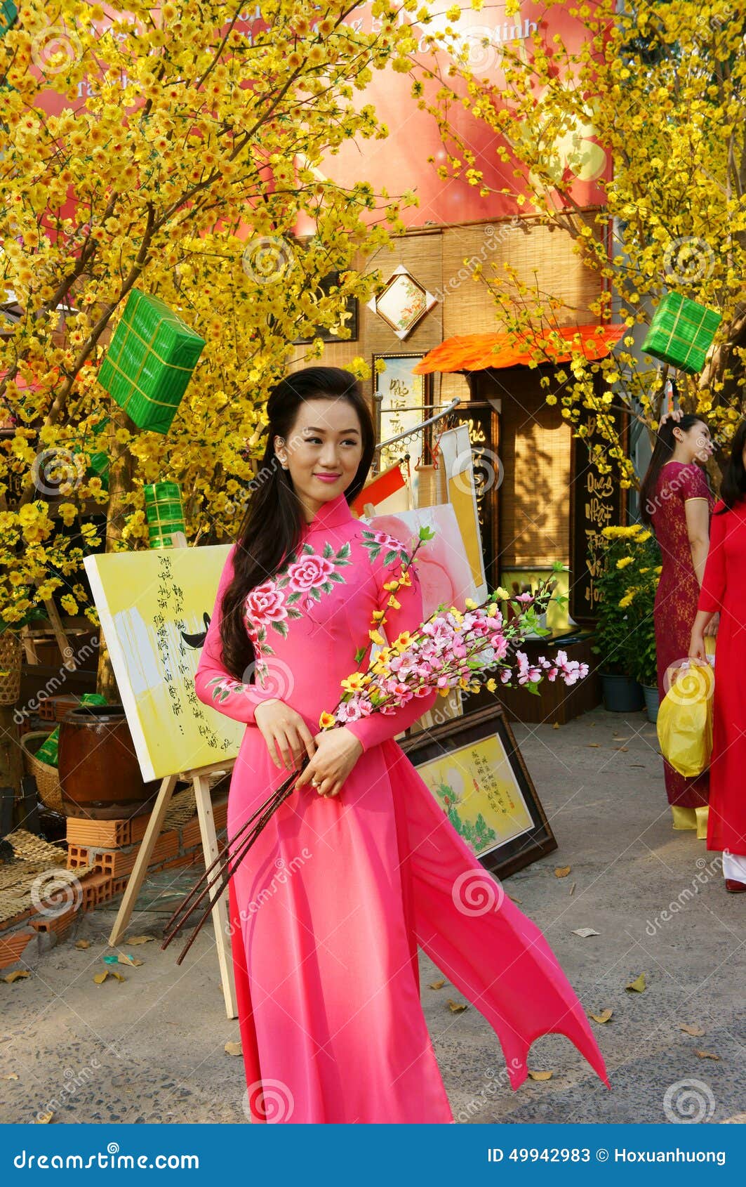 vietnam-tet-ho-chi-minh-city-springtime-viet-nam-feb-atmosphere-colorful-scene-saigon-street-vietnamese-woman-ao-dai-49942983.jpg