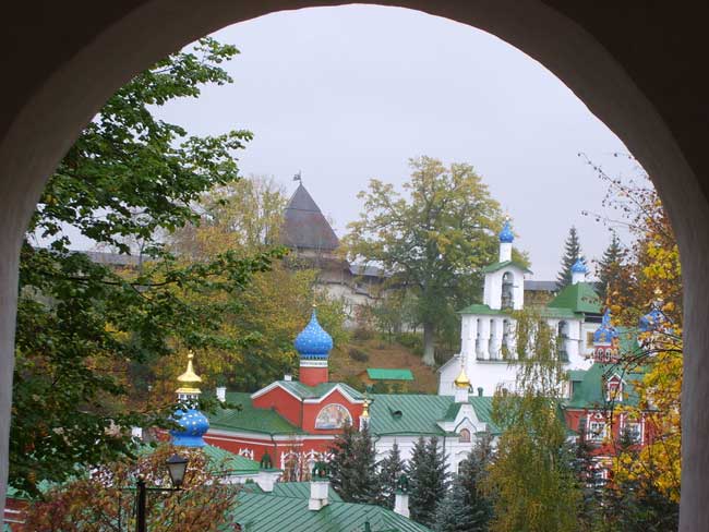 Pskovo-Pechersky_Monastery.jpg