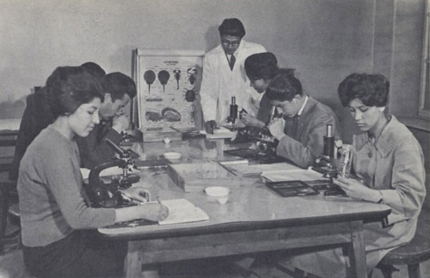 1950s_Afghanistan_-_Biology_class,_Kabul_University.jpg