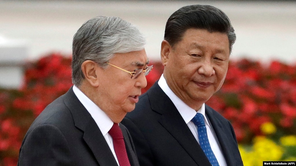 Chinese President Xi Jinping (right) and Kazak President Qasym-Zhomart Toqaev in 2019.