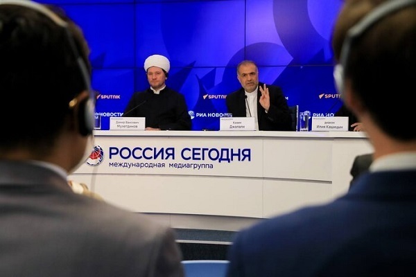 Gathering of Muslim and Christian figures in Russia