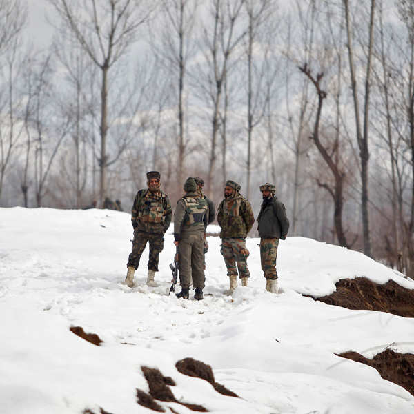 Indian-Army-soldiers-stand-guard-during-a-gun-battle-between-Indian-security-forces-and-separatist-militants-at-Shempora-about-70-km-43-miles-south-of-Srinagar-January-20-2014-.jpg