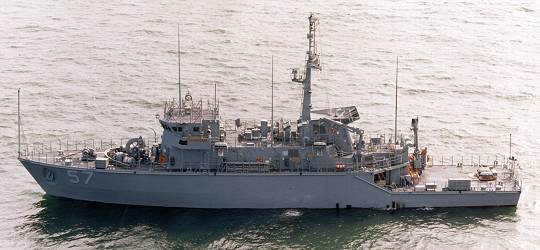 USS_Cormorant_%28MHC-57%29.jpg