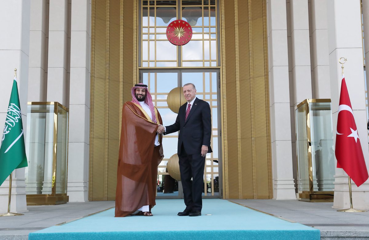 Turkish President Recep Tayyip Erdogan (R) and Crown Prince of Saudi Arabia Mohammed bin Salman in Ankara, Turkiye on 22 June 2022 [TUR Presidency/Murat Cetinmuhurdar/Anadolu Agency]