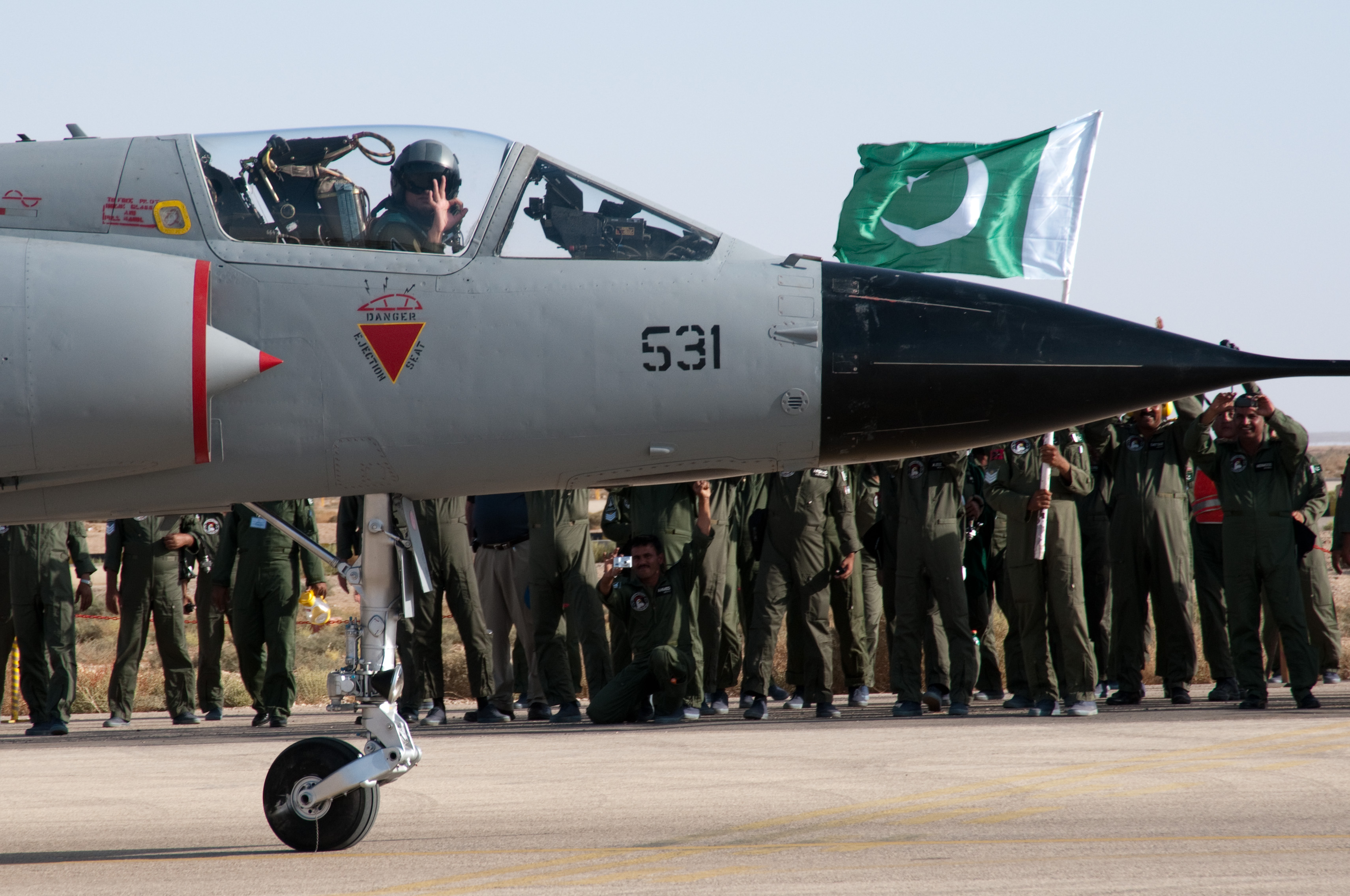 PAF_Mirage_III_ROSE_alert_scramble_competition_Falcon_Air_Meet_2010_side_view_2.jpg