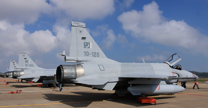 JF-17-line-up-692x360.png