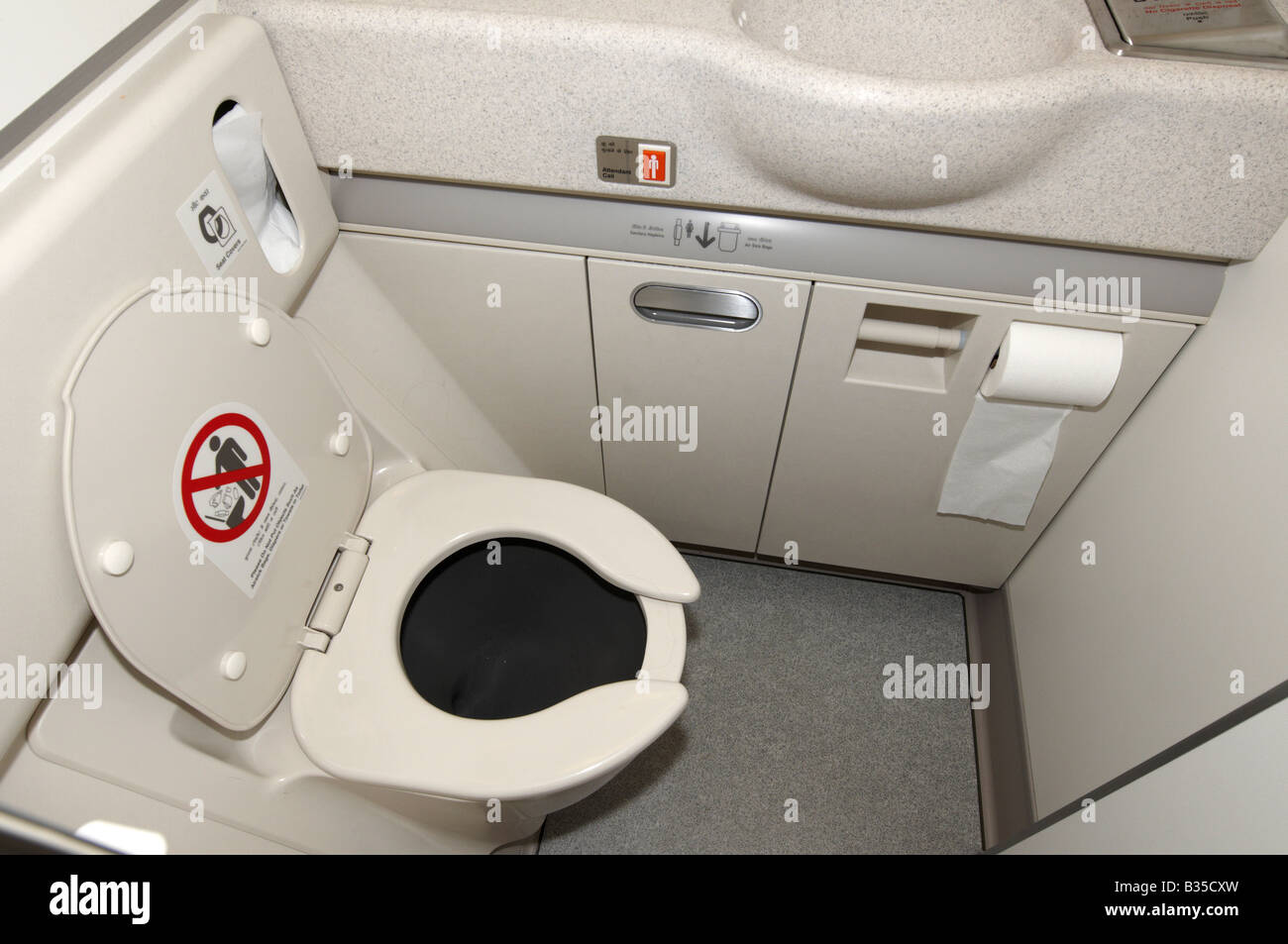 toilet-rest-room-air-india-boeing-777-300er-farnborough-air-show-2008-B35CXW.jpg