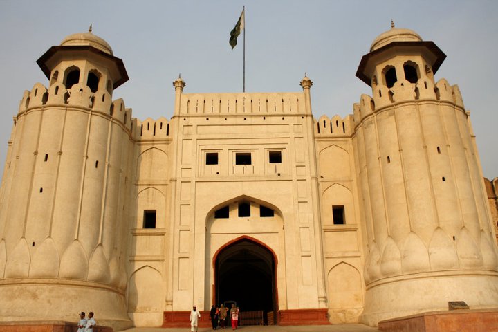 Front_Elevation%2C_Alamgiri_Gate%2C_Lahore_Fort.jpg