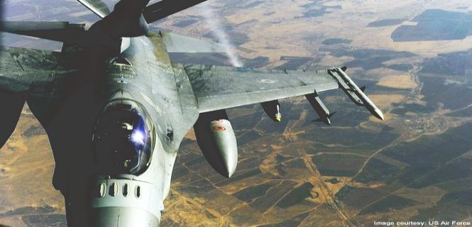 F-16_Fighting_Falcon_Closeup.jpg
