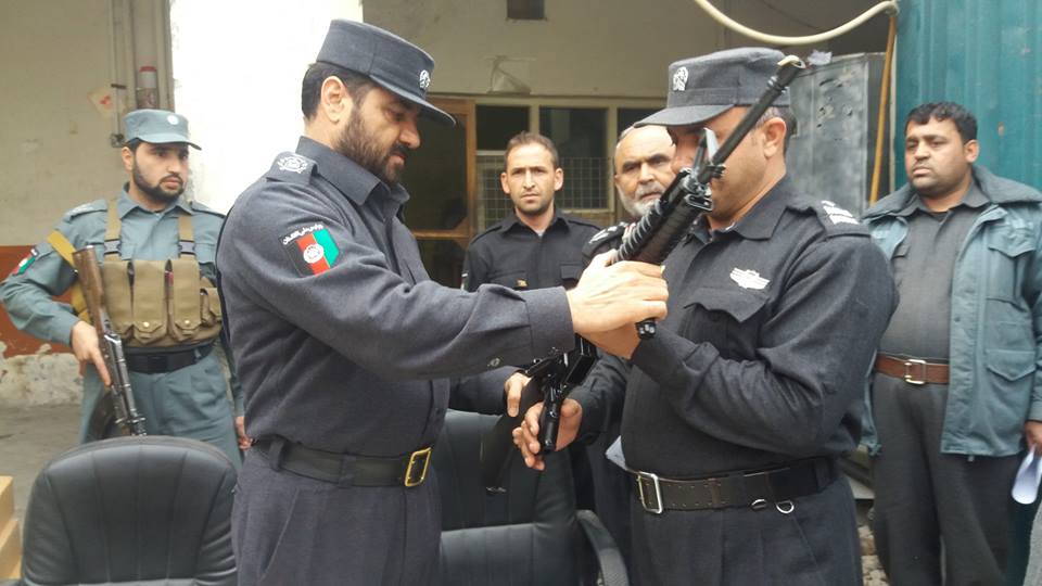Nangarhar-police-receive-M-16s.jpg