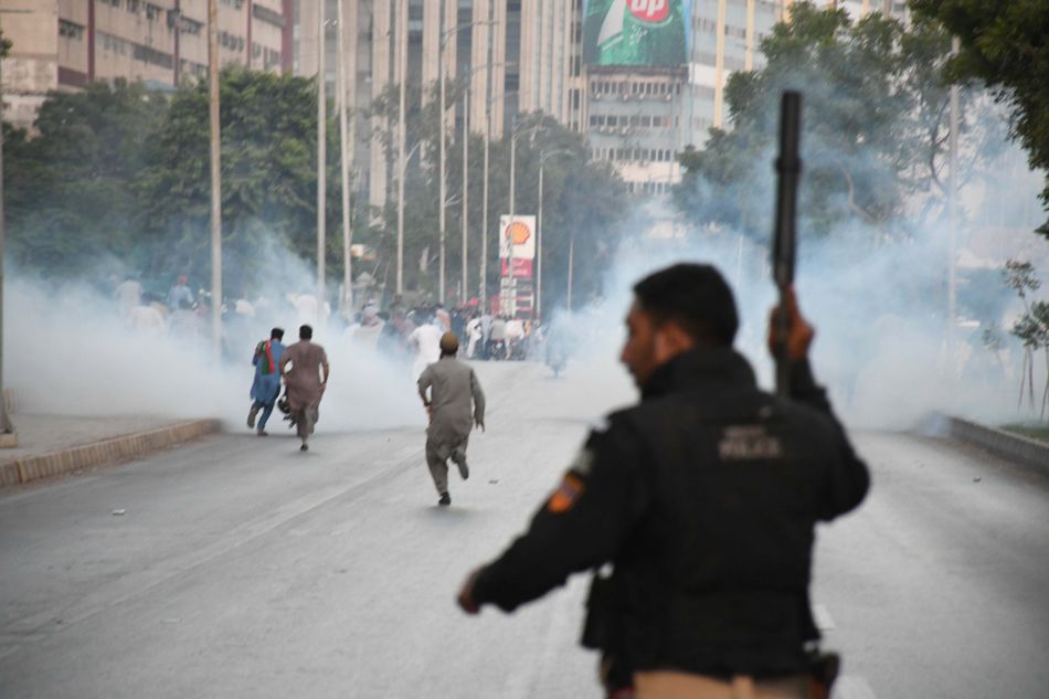 After the attack: police in Karachi quell protests by Khan supporters following his attempted assassination © Sabir Mazhar/Anadolu Agency via Getty Images