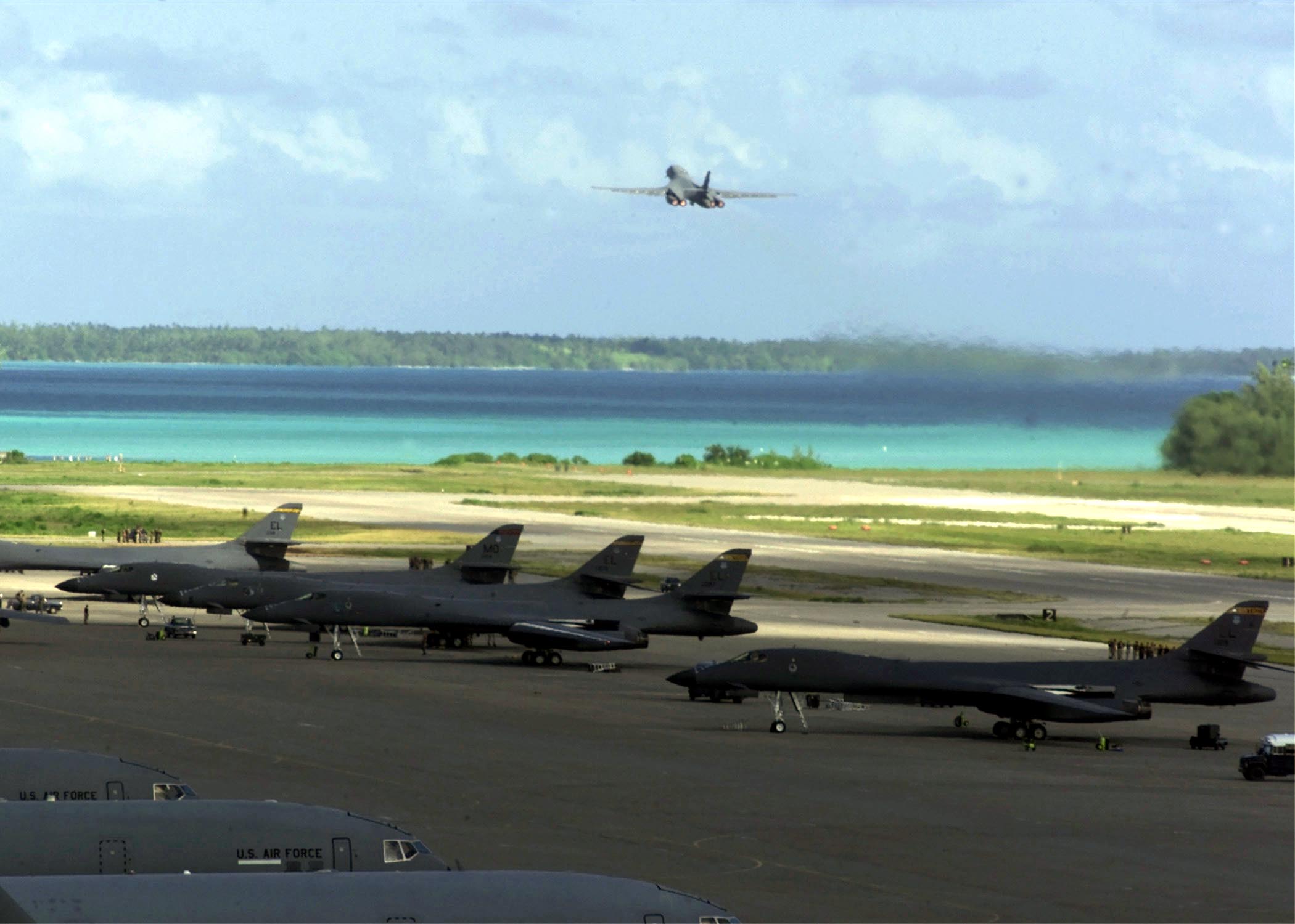 B-1_Bombers_on_Diego_Garcia.jpg