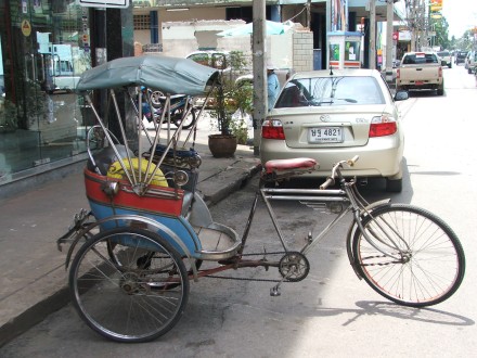 Common-wealth-game-rickshaws.jpg