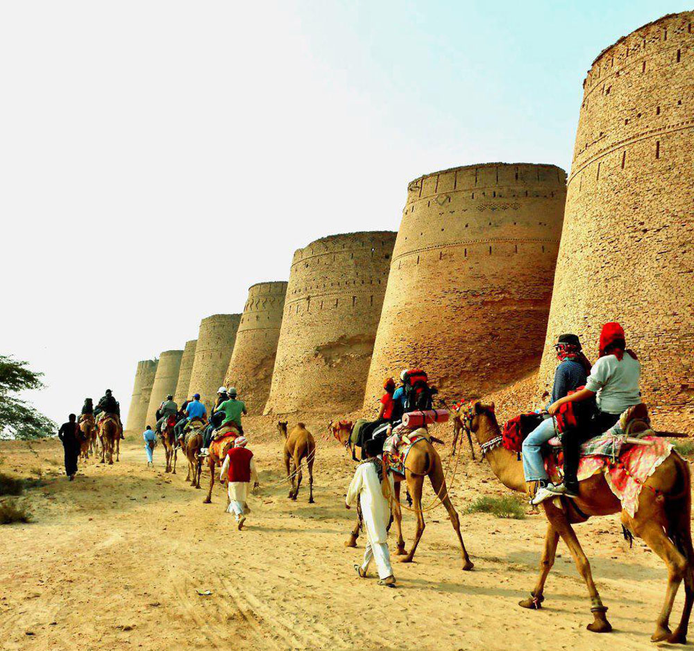 Tourists-riding-towards-Derawar-Fort-Bahawalpur-%E2%80%93-Pakistan.jpg