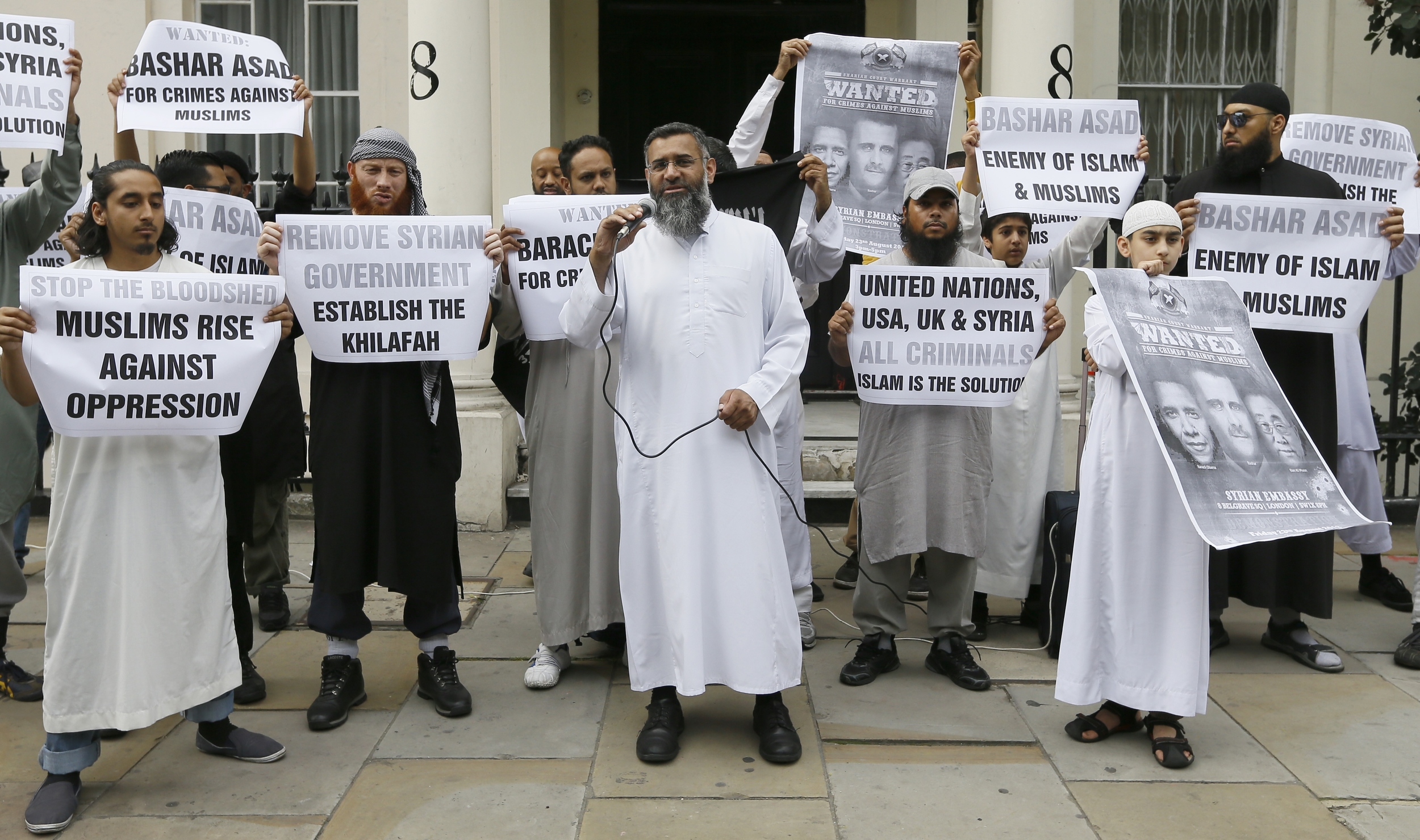 anjem-choudary-holds-a-protest-in-front-of-the-embassy-of-syria-in-london.jpg