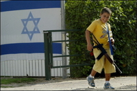 israeli_gun_child_1.jpg