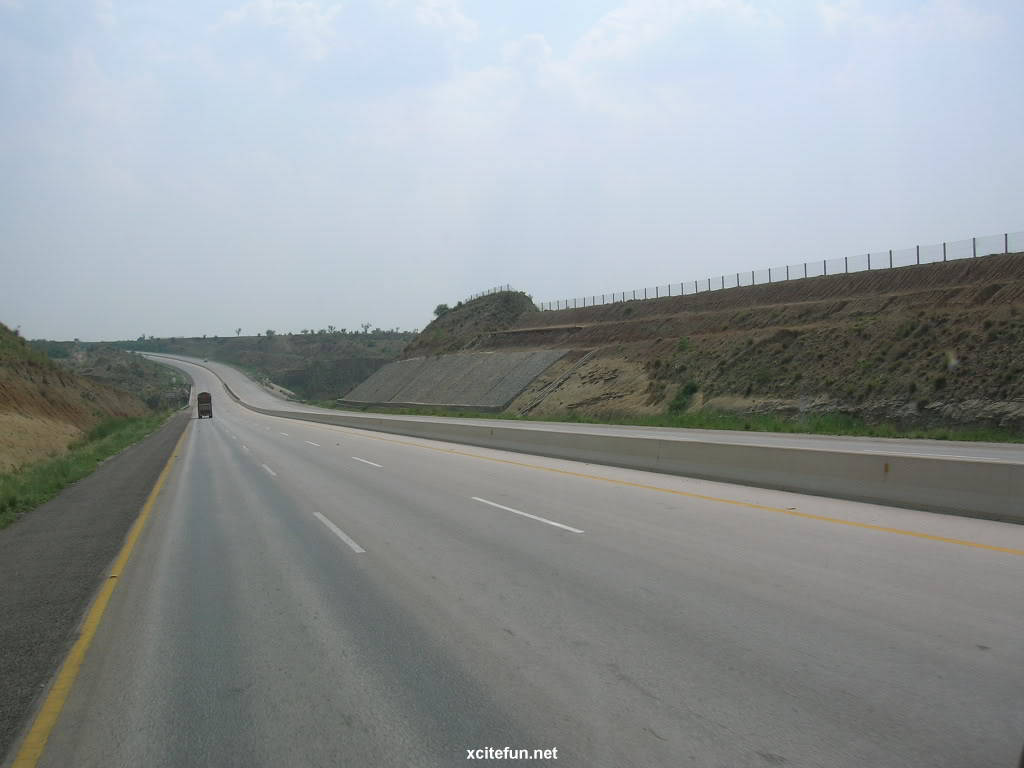 253510,xcitefun-motorway-pakistan-m-2-7.jpg