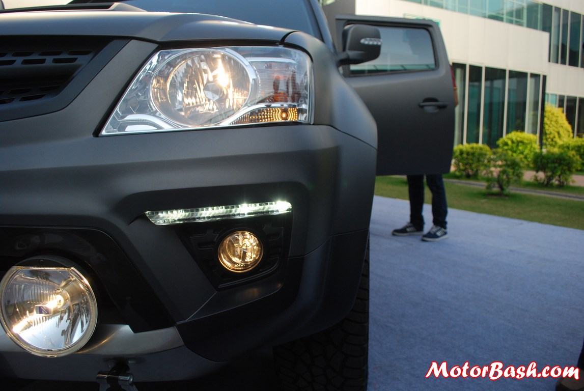 Tata-Xenon-Tuff-Truck-Pics-foglamps.jpg