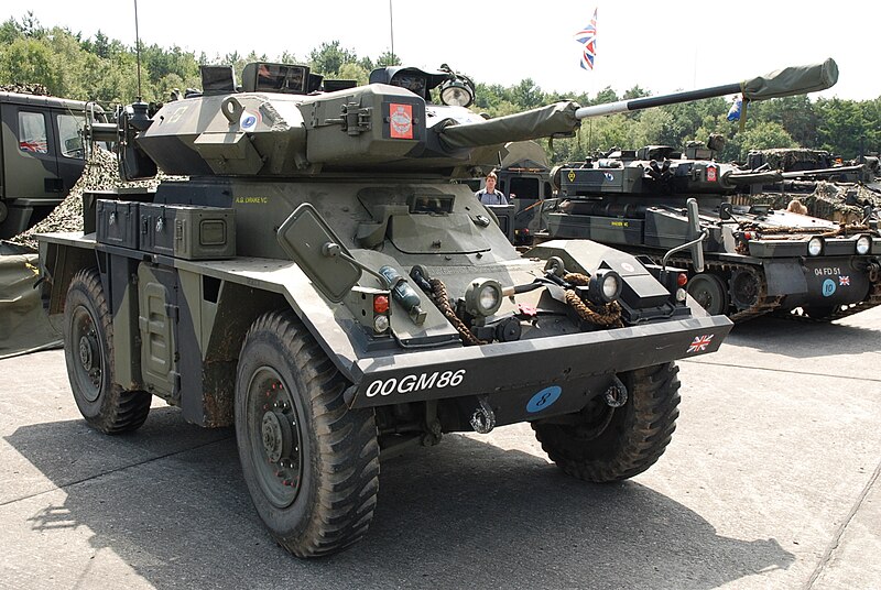 800px-FV721_Fox_armoured_fighting_vehicle_(2008-08-09).jpg
