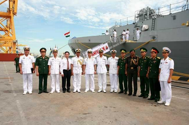 Indian+stealth+frigate+INS+Shivalik+visits+Vietnam+2.png