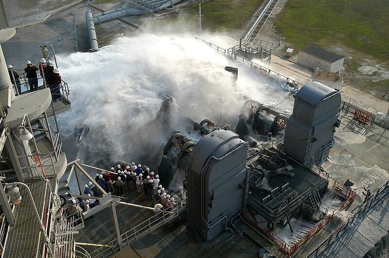 800px-Sound_suppression_water_system_test_at_KSC_Launch_Pad_39A.jpg