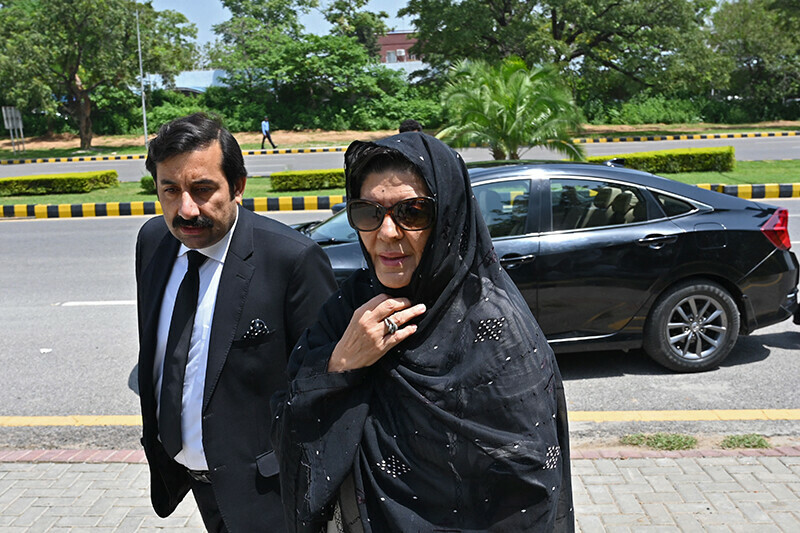  Imran’s sister arrives at IHC ahead of the announcement of the much anticipated verdict. — AFP