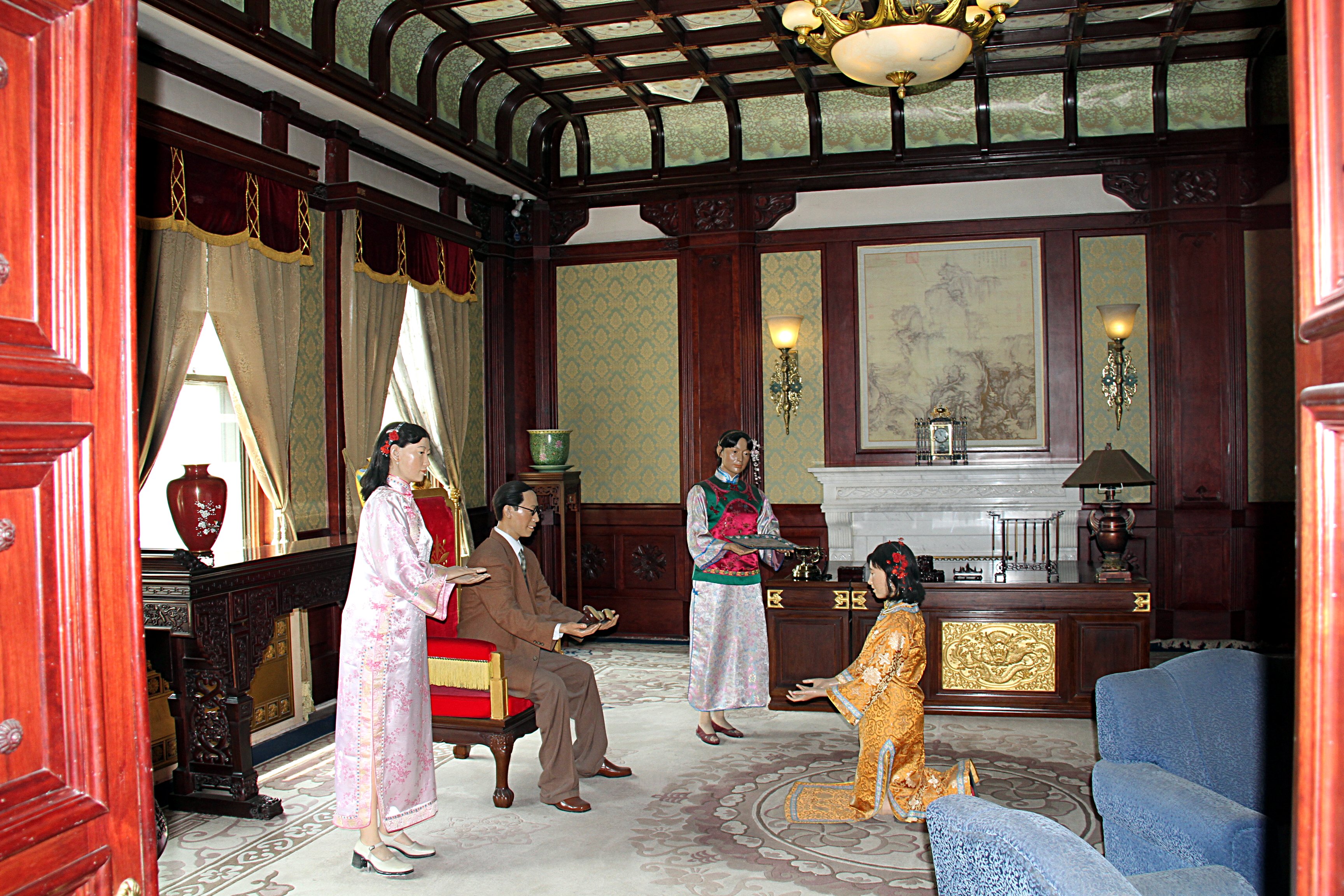 Museum_imperial_palace_manchu_state_tongde_sitting_room_2011_07_26.jpg