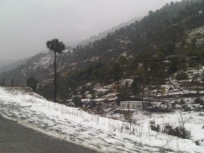 350925-Snow-at-Margalla-Hills---Islamabad-members-trip-IMG00041-20120107-1317.jpg