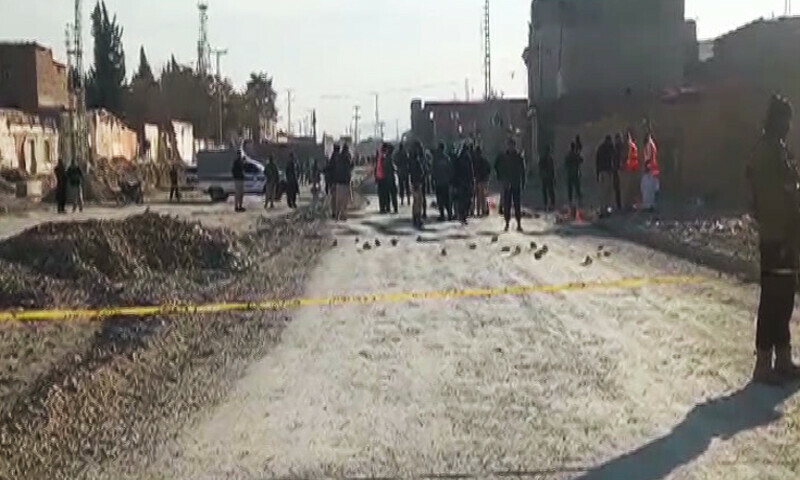<p>A view of Quetta’s Sabzal Road after a grenade blast at the site on Sunday, in which at least four people were injured. — DawnNewsTV</p>