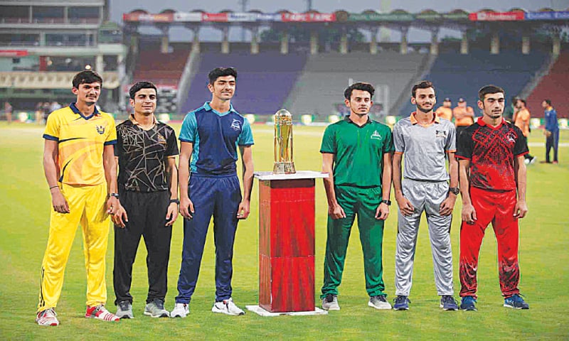 LAHORE: Captains of the six Pakistan Junior League teams pose with the trophy at the Gaddafi Stadium on Wednesday. —M. Arif/White Star