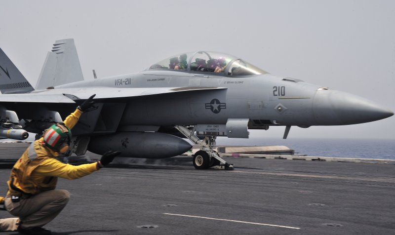 US_Navy_110620-N-OP638-047_An_F-A-18E_Super_Hornet_assigned_to_the_Checkmates_of_Strike_Fighter_Squadron_VFA_211_launches_from_the_aircraft_carri.jpg