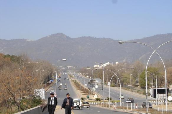 Another_road_view_in_Islamabad.jpeg
