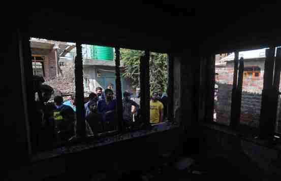 Kashmir, Kashmir gunfight, Gunfight houses in Srinagar, Srinagar, Kashmir conflict