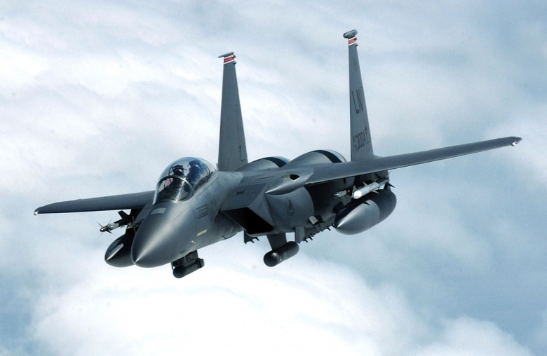 1280px-F-15E_Strike_Eagle_banks_away_from_a_tanker_0.jpg