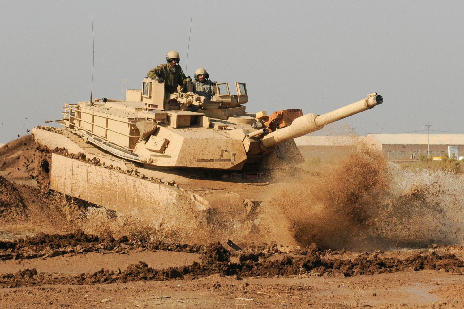 M1_Abrams_training_in_Iraq.jpg