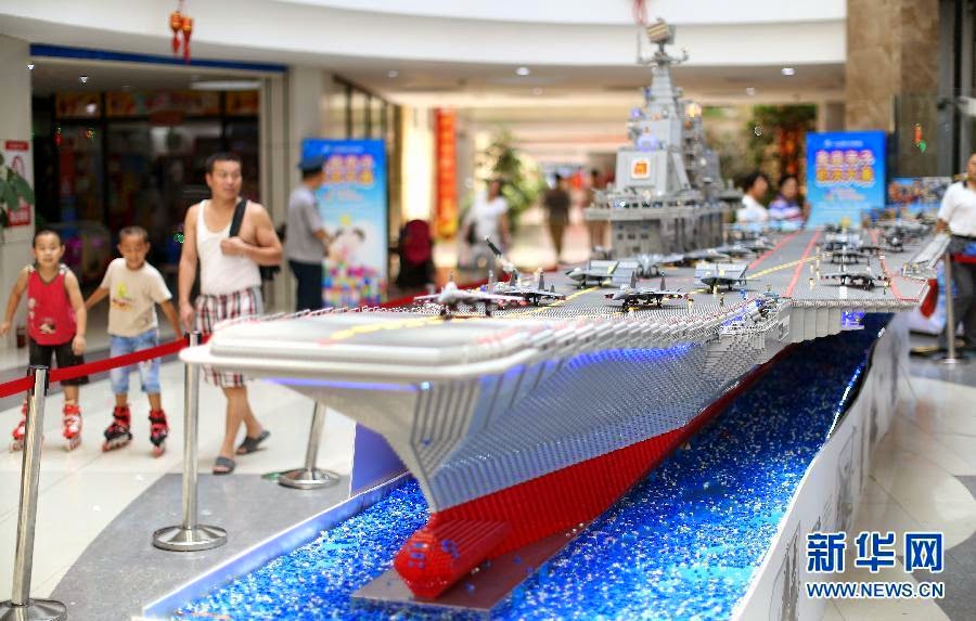 Liaoning+aircraft+carrier+model+on+display+in+Shenyang+City,+Liaoning+Province+3.jpg