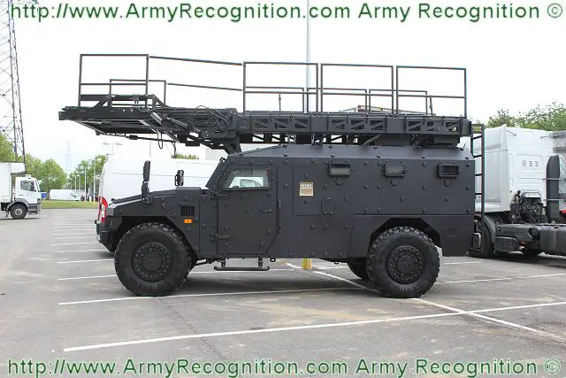 Sherpa_4x4_armoured_vehicle_assault_ladder_Renault_Trucks_Defense_France_french_security_industry_technology_001.jpg