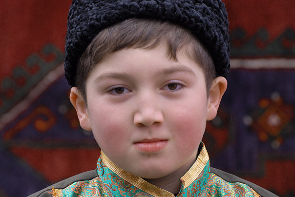 Azerbaijan+Ethnic+Azeri+child+trad+costume+Novruz+fest+pix+Onnik+Krikorian.jpeg