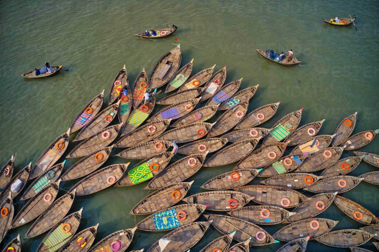 aerial-view-of-a-fishing-boats-docked-at-telghat-boat-terminal-along-buriganga-river-in-keraniganj-dhaka-province-bangladesh-AAEF11056.jpg