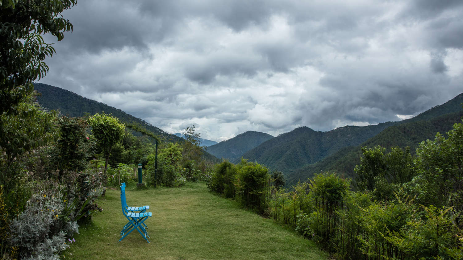Garden_View,_The_Ramgarh_Bungalows,_above_Nainital,_Uttarakhand_